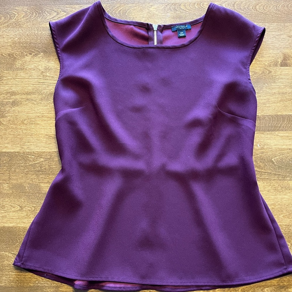 Ann Taylor Petite Burgundy Sleeveless Top with back Gold Zipper and Peplum 2P